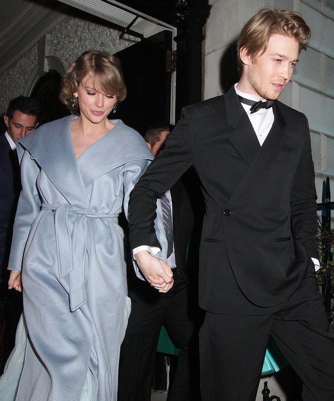 Taylor Swift cố t&igrave;nh nhắc kh&eacute;o bạn trai Joe Alwyn cầu h&ocirc;n bằng c&aacute;ch gửi gắm th&ocirc;ng điệp qua lời b&agrave;i h&aacute;t? - Ảnh 1.