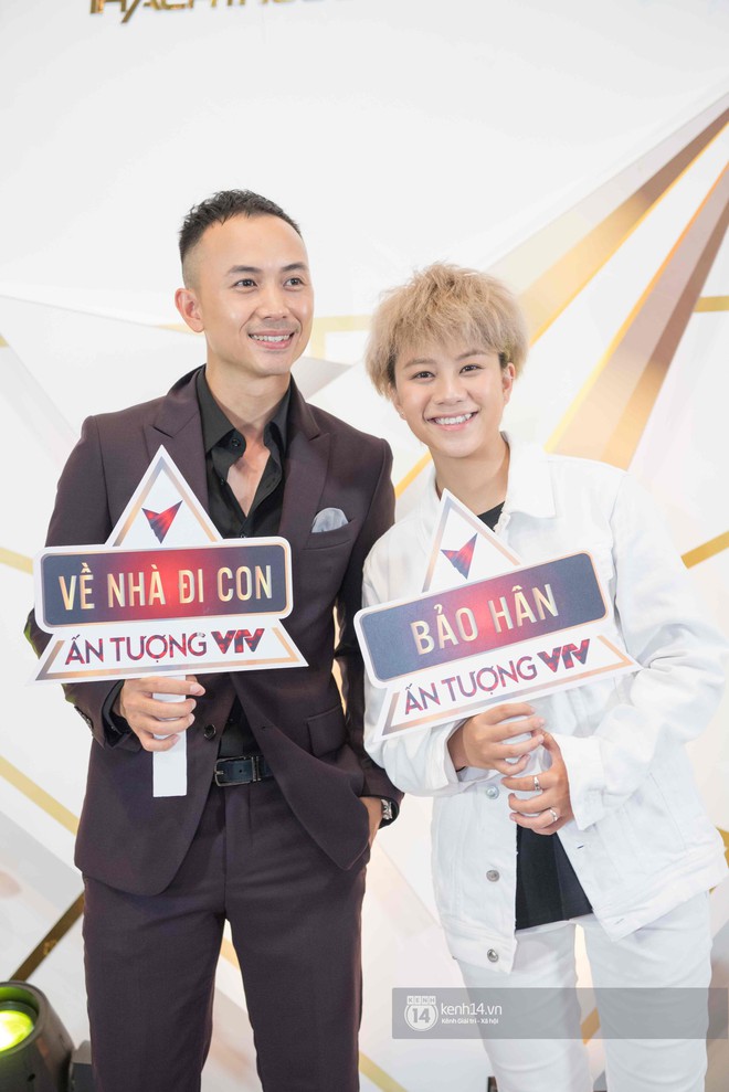 Dàn sao khủng đổ bộ thảm đỏ VTV Awards: Bảo Thanh rạng rỡ hội ngộ gia đình Về nhà đi con, Nhã Phương lẻ bóng - Ảnh 7.