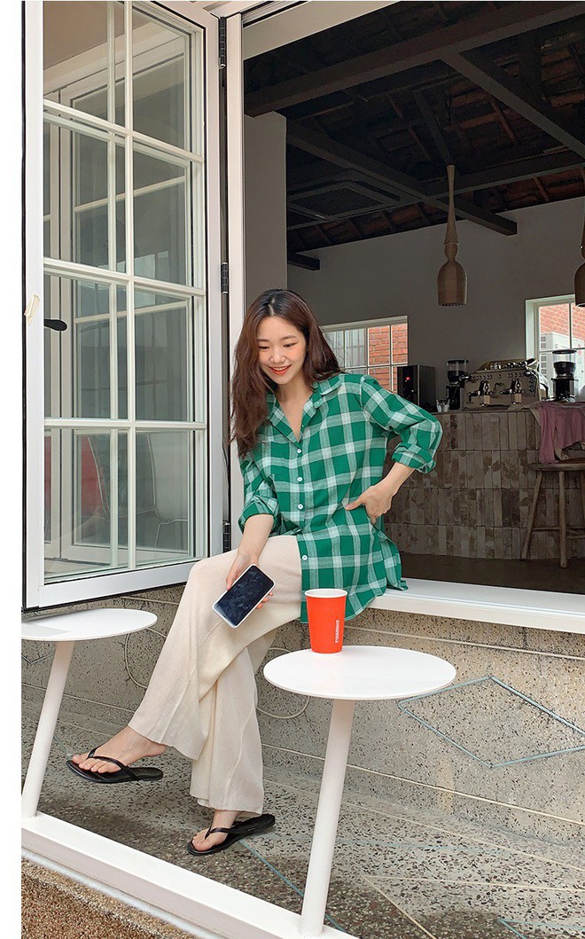 Đừng sơ vin m&atilde;i l&agrave;m g&igrave;, cuối tuần chị em h&atilde;y x&otilde;a với c&ocirc;ng thức &aacute;o thả ngo&agrave;i quần si&ecirc;u chất m&agrave; kh&ocirc;ng lo d&igrave;m d&aacute;ng - Ảnh 3.