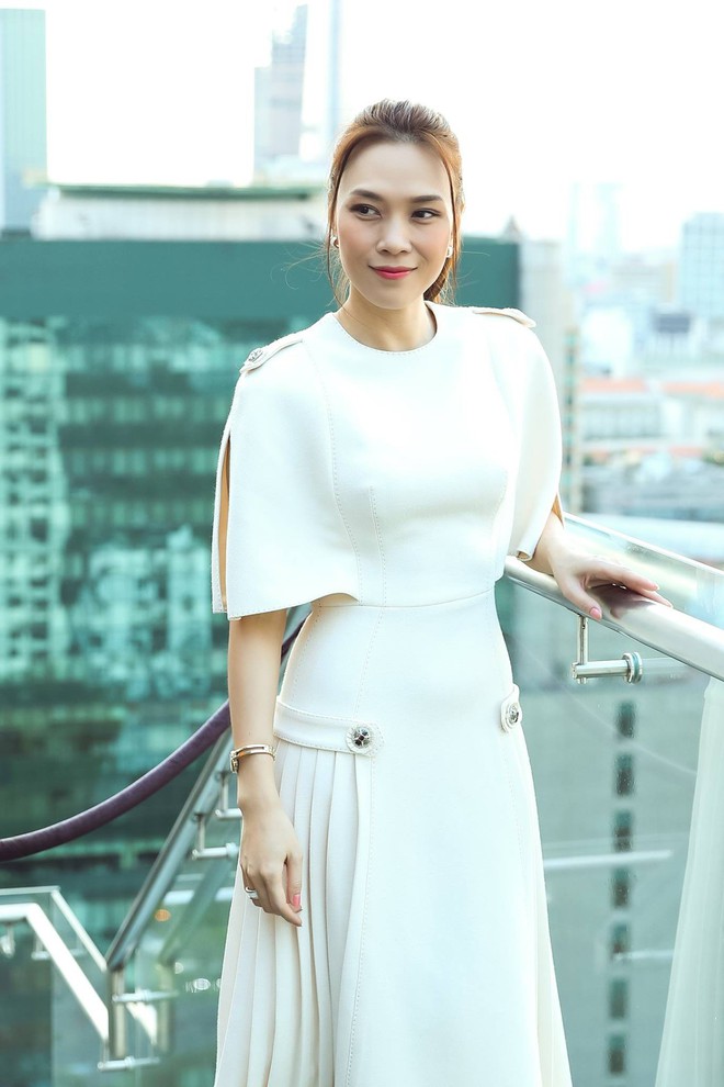 Vượt qua nhiều đối thủ nặng ký, Đông Nhi giành chiến thắng giải thưởng "Ca sĩ ấn tượng" tại VTV Awards 2019 - Ảnh 3.
