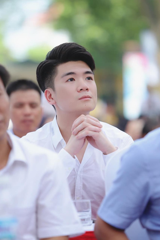 Hai doanh nhân điển trai cùng Quang Hải, Văn Hậu thắp lửa đam mê cho học sinh THCS ở Hà Nội - Ảnh 4.