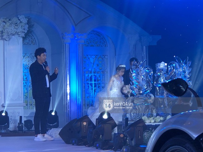 Đám cưới con gái đại gia Minh Nhựa: Cảnh cha đưa ái nữ vào lễ đường bằng siêu xe 80 tỷ gây sốt, dàn khách mời toàn MC, ca sĩ, đại gia - Ảnh 12.