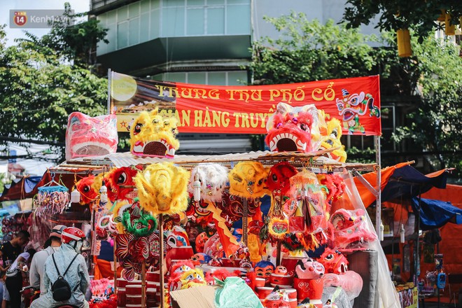 Tiểu thương chợ Trung thu truyền thống Hà Nội đồng loạt treo biển Không chụp ảnh, hãy là người có văn hoá! - Ảnh 2.