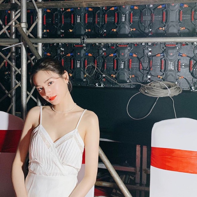 Ảnh hậu trường sự kiện ở Việt Nam của Nana khiến Dispatch phải để &yacute;: C&acirc;m n&iacute;n đẳng cấp body mỹ nh&acirc;n đẹp nhất thế giới! - Ảnh 5.
