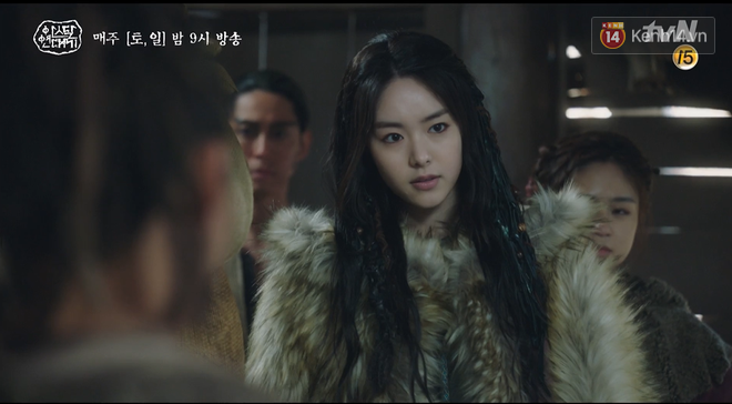 Arthdal Niên Sử Kí tập 13: Ra tay anh hùng cứu mĩ nhân, Song Joong Ki được cả tộc xúm vào đền ơn - Ảnh 11.
