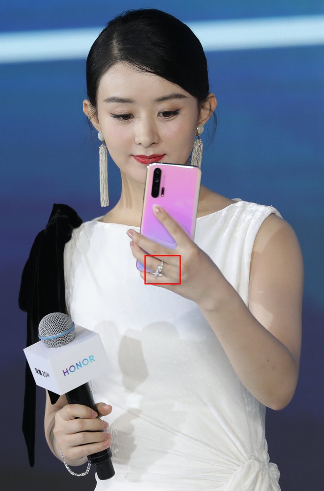 Triệu Lệ Dĩnh khoe series ảnh mặt mộc nhưng c&acirc;u hỏi lớn nhất của netizen lại l&agrave; Nhẫn cưới đ&acirc;u rồi? - Ảnh 7.