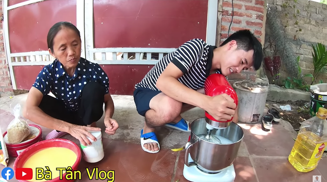 Ai từng huynh đệ tương tàn vì miếng trứng muối sẽ phát hờn với chiếc bông lan to nhất Việt Nam có tới 100 quả trứng muối của bà Tân Vlog - Ảnh 2.