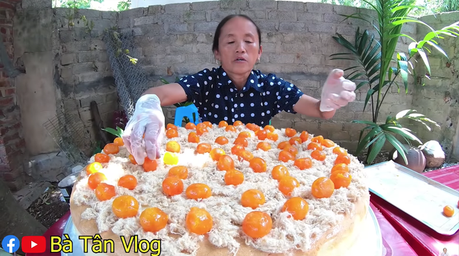 Ai từng huynh đệ tương tàn vì miếng trứng muối sẽ phát hờn với chiếc bông lan to nhất Việt Nam có tới 100 quả trứng muối của bà Tân Vlog - Ảnh 5.