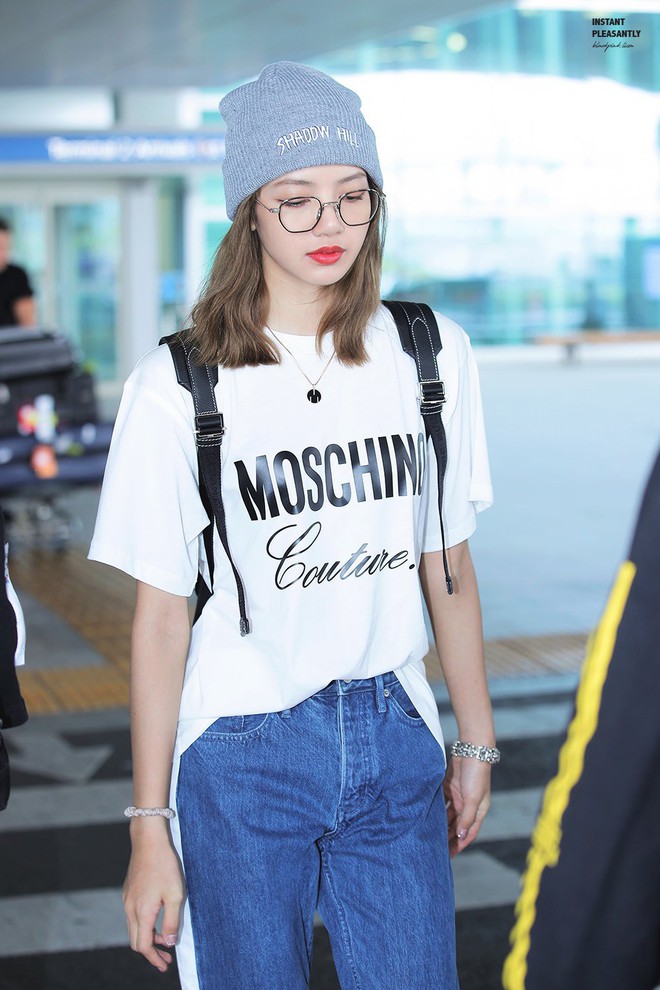 BLACKPINK gây náo loạn sân bay: Jennie ngầu như tổng tài, Lisa và Rosé đơn giản nhưng xinh như búp bê sống - Ảnh 2.