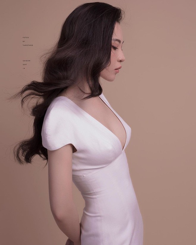 Vướng ngay vết xe đổ của Đ&ocirc;ng Nhi, Đ&agrave;m Thu Trang cũng g&acirc;y hiểu lầm v&igrave; chiếc v&aacute;y kho&eacute;t s&acirc;u c&oacute; chi tiết phản chủ - Ảnh 1.