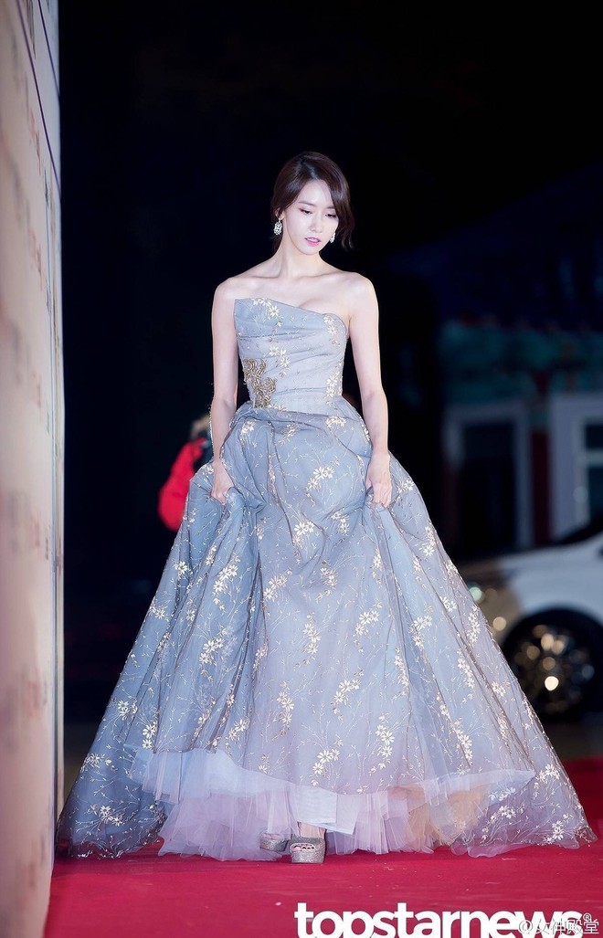 Đẳng cấp nữ thần của Yoona nên mặc váy bánh bèo hay suit cá tính mới hợp? - Ảnh 1.