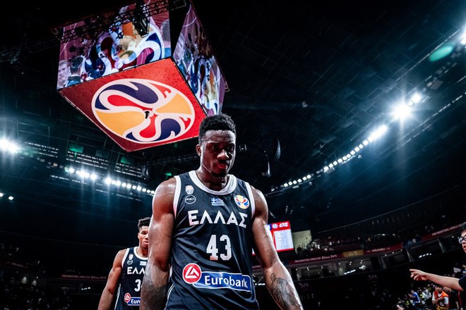 Trụ cột bị truất quyền thi đấu, Hy Lạp rời FIBA World Cup theo một cách không thể cay đắng hơn - Ảnh 1.