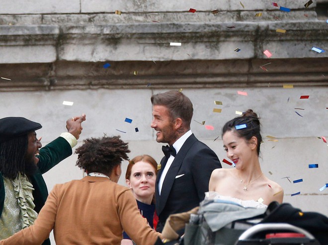 Lộ ảnh hậu trường David Beckham kết hôn với Angela Baby, nhan sắc mỹ nhân Cbiz gần lấn át cả danh thủ đình đám - Ảnh 3.