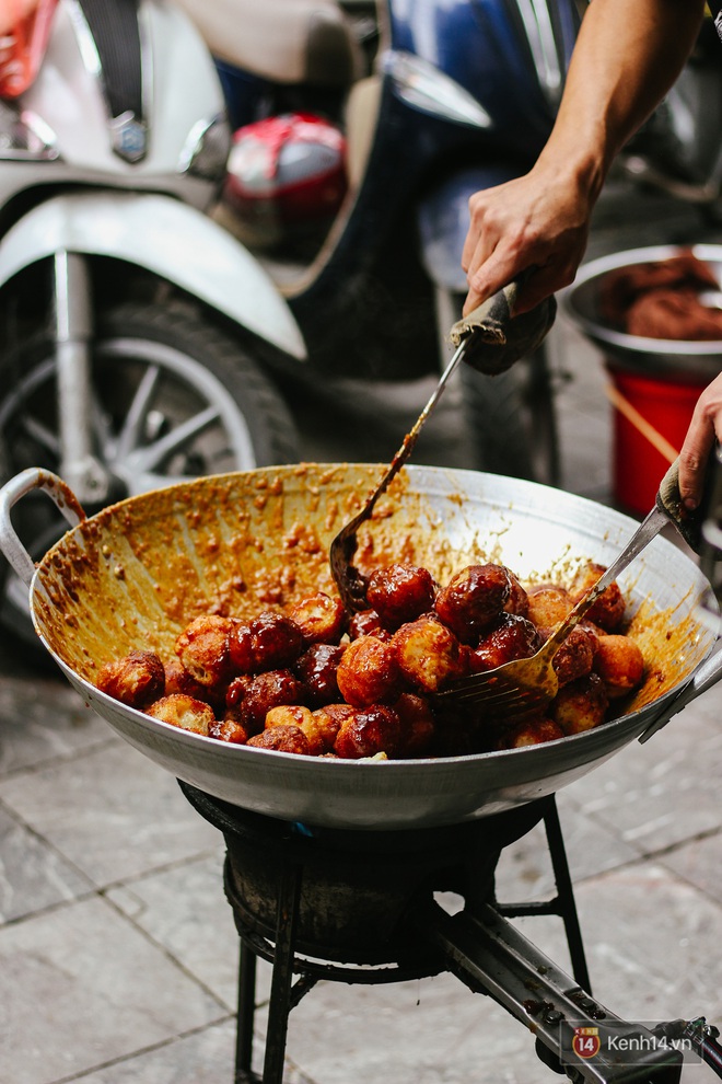 Giữa phố cổ c&#243; một h&#224;ng b&#225;nh r&#225;n &quot;ngọt hơn người y&#234;u cũ của bạn&quot;, quanh năm l&#250;c n&#224;o cũng tấp nập kh&#225;ch - Ảnh 1.