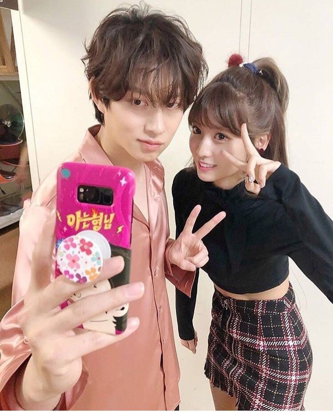 Gần hết ngày nhưng chưa hết biến: Heechul và mỹ nhân TWICE kém 13 tuổi lộ tin hẹn hò và đây là lần thứ 3 dính nghi vấn - Ảnh 1.