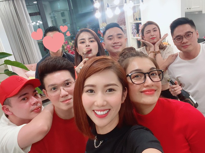 Sao Vbiz rộn r&agrave;ng khoe khoảnh khắc đầu năm mới: T&oacute;c Ti&ecirc;n, Chi Pu vừa ho&agrave;n th&agrave;nh show diễn, lầy nhất l&agrave; vợ chồng Khởi My - Kelvin Kh&aacute;nh - Ảnh 11.