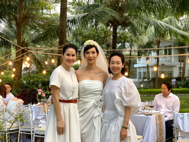 Hé lộ bên trong đám cưới đầu tiên Vbiz ngày 1/1: Trương Quỳnh Anh và hội bạn Hà Tăng đến dự, quẩy với cô dâu từ chiếu tới đêm - Ảnh 7.