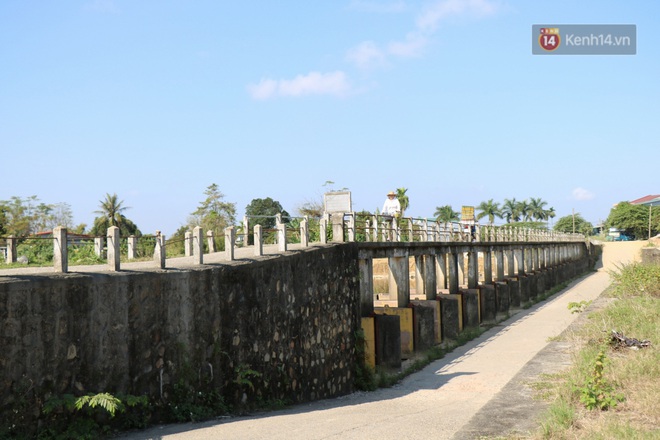 Nhiều bạn trẻ tranh thủ ng&agrave;y đầu năm đến check-in những bối cảnh trong phim Mắt Biếc ở Huế - Ảnh 8.