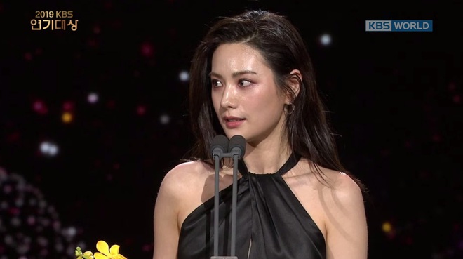 Chị đại Gong Hyo Jin mếu thấy thương khi ẵm toàn giải bự đêm trao giải KBS Drama Awards 2019, chịu nổi không? - Ảnh 14.