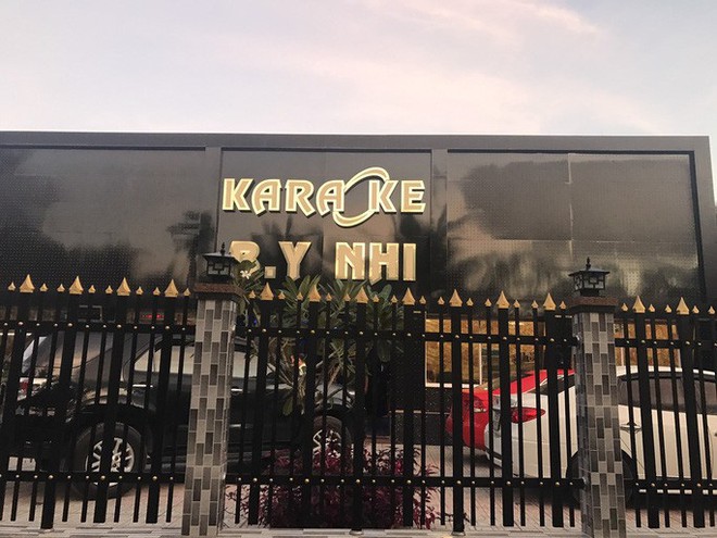  Cả chục đ&ocirc;i nam nữ th&aacute;c loạn trong qu&aacute;n karaoke By Nhi ở Tiền Giang  - Ảnh 1.