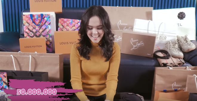 Chiều Quỳnh Anh như Duy Mạnh: Người y&ecirc;u ốm th&igrave; tặng t&uacute;i 128 triệu, người y&ecirc;u nhắn tin th&igrave; chuyển 50 triệu cho mua khuy&ecirc;n tai - Ảnh 3.
