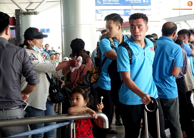 Khẩu hiệu mới cực chất của U23 Việt Nam: Anh em bốn bể l&agrave; nh&agrave;. Người dưng kh&aacute;c họ vẫn l&agrave; anh em - Ảnh 3.