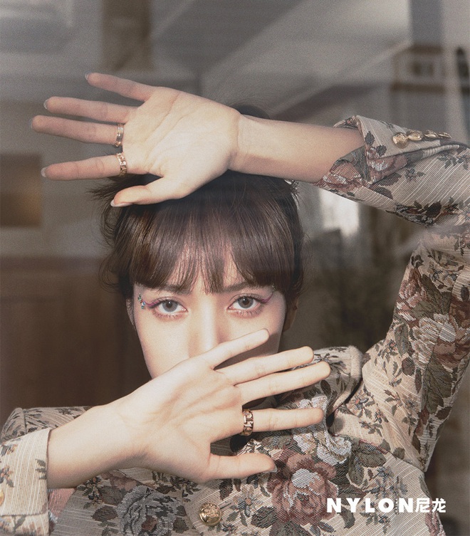 Bộ h&igrave;nh tạp ch&iacute; mới g&acirc;y nổ MXH: Vẫn biết Lisa (BLACKPINK) l&agrave; mỹ nh&acirc;n nhưng đẹp đến mức n&agrave;y th&igrave; quả l&agrave; đỉnh cao! - Ảnh 8.