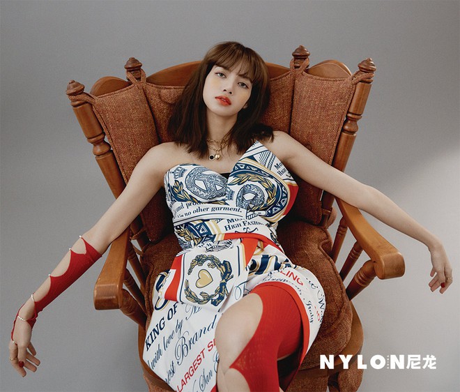 Bộ h&igrave;nh tạp ch&iacute; mới g&acirc;y nổ MXH: Vẫn biết Lisa (BLACKPINK) l&agrave; mỹ nh&acirc;n nhưng đẹp đến mức n&agrave;y th&igrave; quả l&agrave; đỉnh cao! - Ảnh 2.