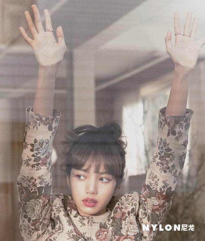 Bộ h&igrave;nh tạp ch&iacute; mới g&acirc;y nổ MXH: Vẫn biết Lisa (BLACKPINK) l&agrave; mỹ nh&acirc;n nhưng đẹp đến mức n&agrave;y th&igrave; quả l&agrave; đỉnh cao! - Ảnh 9.