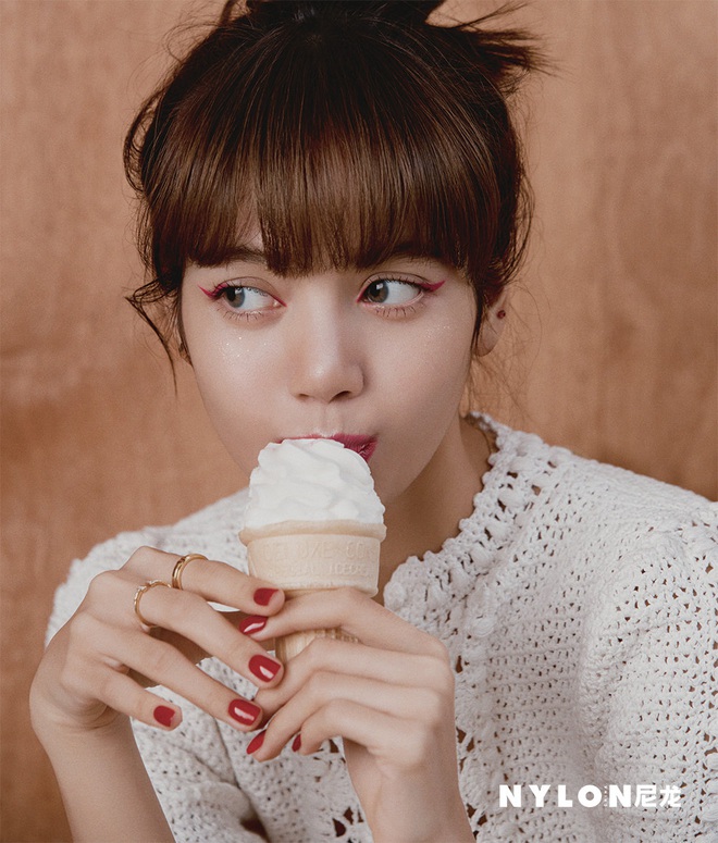 Bộ h&igrave;nh tạp ch&iacute; mới g&acirc;y nổ MXH: Vẫn biết Lisa (BLACKPINK) l&agrave; mỹ nh&acirc;n nhưng đẹp đến mức n&agrave;y th&igrave; quả l&agrave; đỉnh cao! - Ảnh 4.