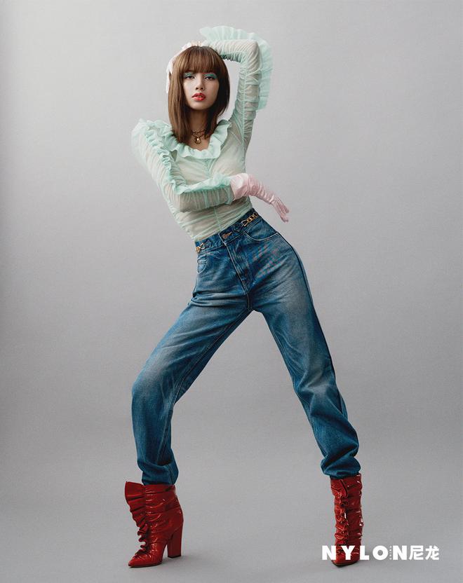Bộ h&igrave;nh tạp ch&iacute; mới g&acirc;y nổ MXH: Vẫn biết Lisa (BLACKPINK) l&agrave; mỹ nh&acirc;n nhưng đẹp đến mức n&agrave;y th&igrave; quả l&agrave; đỉnh cao! - Ảnh 10.