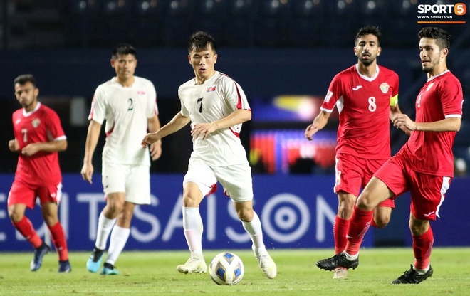 HLV Park Hang-seo giãn nét mặt với kết quả trận U23 Triều Tiên vs U23 Jordan - Ảnh 1.