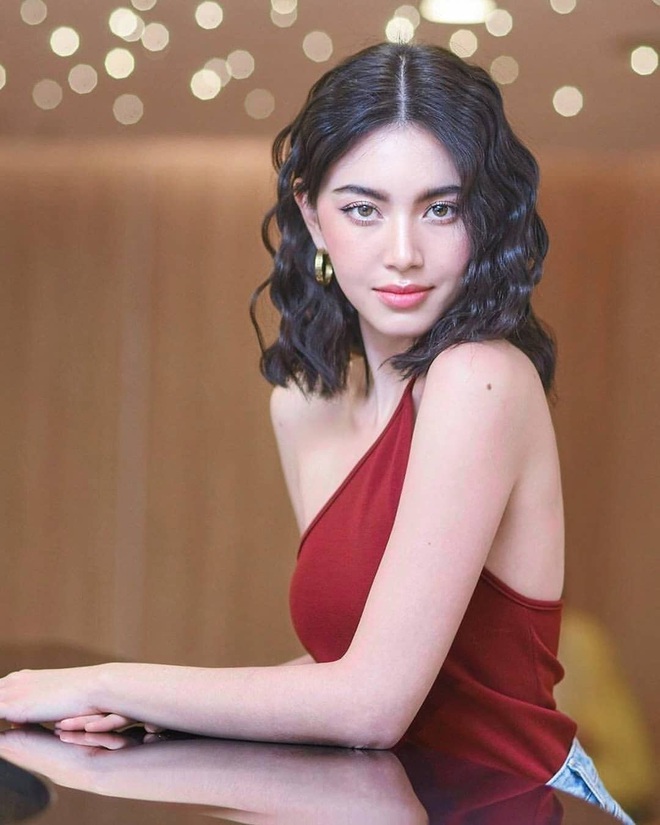 3 mỹ nhân 9X siêu hot đủ sức kế thừa danh xưng chị đại showbiz Thái: Yaya, Baifern hay nàng thơ của Sơn Tùng? - Ảnh 11.