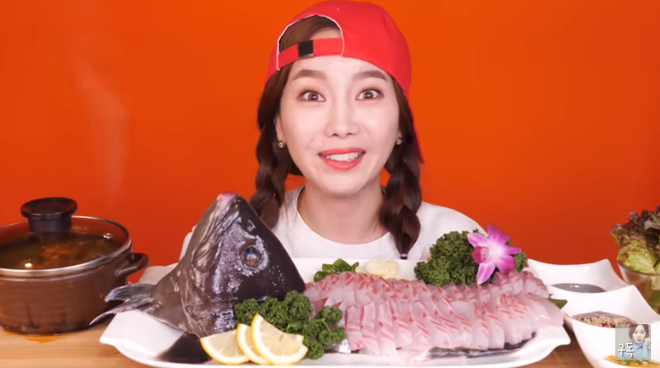 Th&aacute;nh ăn c&aacute; Ssoyoung ph&aacute;t hiện ra ăn sashimi với m&ugrave; tạt mật ong mới l&agrave; sự kết hợp đỉnh nhất - Ảnh 6.