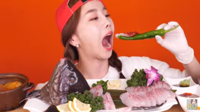 Th&aacute;nh ăn c&aacute; Ssoyoung ph&aacute;t hiện ra ăn sashimi với m&ugrave; tạt mật ong mới l&agrave; sự kết hợp đỉnh nhất - Ảnh 9.