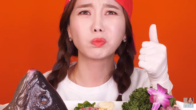 Th&aacute;nh ăn c&aacute; Ssoyoung ph&aacute;t hiện ra ăn sashimi với m&ugrave; tạt mật ong mới l&agrave; sự kết hợp đỉnh nhất - Ảnh 11.