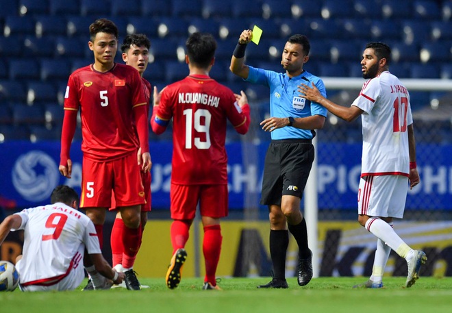 Tuyển thủ U23 Việt Nam hành động thiếu kiềm chế với trọng tài chính ở VCK U23 châu Á 2020 - Ảnh 3.