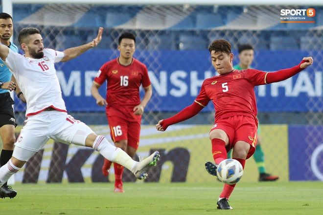 Tuyển thủ U23 Việt Nam hành động thiếu kiềm chế với trọng tài chính ở VCK U23 châu Á 2020 - Ảnh 1.