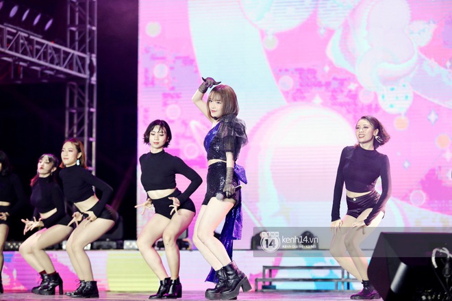 Đêm nhạc khủng Year End Party Hàn-Việt: Hyuna - Monsta X sexy bùng nổ, K-ICM và cặp Canh Ba gây sốt với sân khấu quá đỉnh - Ảnh 44.