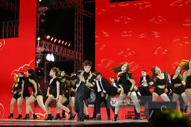 Đêm nhạc khủng Year End Party Hàn-Việt: Hyuna - Monsta X sexy bùng nổ, K-ICM và cặp Canh Ba gây sốt với sân khấu quá đỉnh - Ảnh 28.