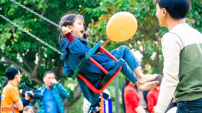 Những đôi chân không ngừng nghỉ mang mùa xuân ấm áp về trên nụ cười trẻ thơ - Ảnh 8.