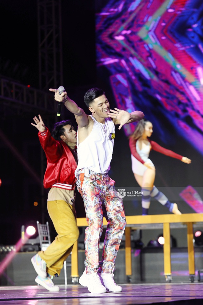 Đêm nhạc khủng Year End Party Hàn-Việt: Hyuna - Monsta X sexy bùng nổ, K-ICM và cặp Canh Ba gây sốt với sân khấu quá đỉnh - Ảnh 37.