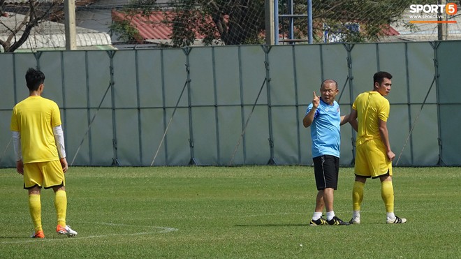 U23 Việt Nam quyết x&acirc;y ph&aacute;o đ&agrave;i ph&ograve;ng thủ ki&ecirc;n cố ở Buriram - Ảnh 2.
