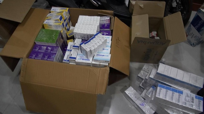 Phát hiện lô hàng thuốc tân dược nghi nhập lậu cực khủng trị giá 3 tỷ đồng ở Sài Gòn - Ảnh 3.