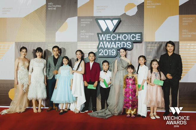 Dàn sao Mắt Biếc đổ bộ thảm đỏ WeChoice Awards 2019: Hà Lan, bé Hồng quá quyến rũ nhưng lại vắng bóng thầy Ngạn - Ảnh 1.