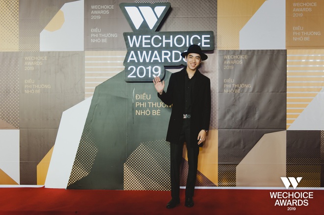 K-ICM diện vest bảnh bao, nổi bần bật với biểu cảm gây chú ý tại WeChoice Awards 2019 - Ảnh 1.