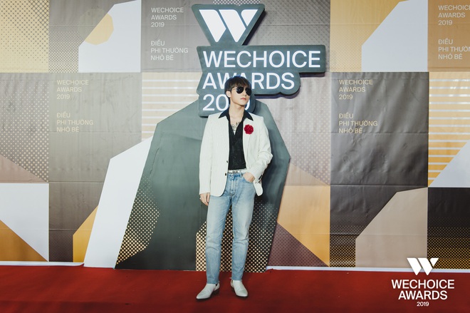 Visual nức nở thảm đỏ WeChoice Awards: Sơn Tùng M-TP chuẩn chủ tịch, đẹp trai và ngầu thế này ai chịu nổi? - Ảnh 1.