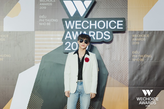 Visual nức nở thảm đỏ WeChoice Awards: Sơn Tùng M-TP chuẩn chủ tịch, đẹp trai và ngầu thế này ai chịu nổi? - Ảnh 3.