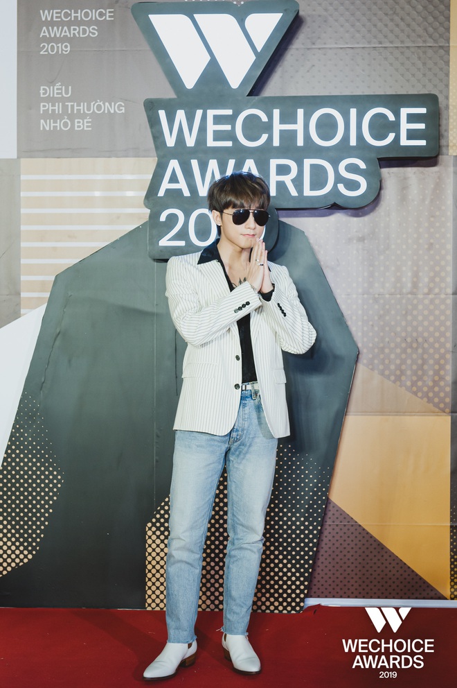 Visual nức nở thảm đỏ WeChoice Awards: Sơn Tùng M-TP chuẩn chủ tịch, đẹp trai và ngầu thế này ai chịu nổi? - Ảnh 4.