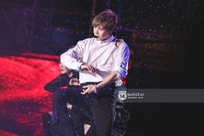 Taemin (SHINee) đẹp như tiên tử biểu diễn xuất thần dưới mưa, tiện thể tung thính solo concert tại Việt Nam? - Ảnh 7.